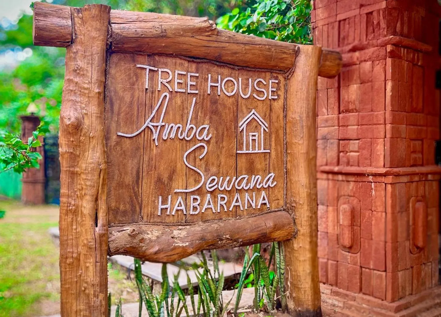 Habarana Tree House Ambasewana Resort