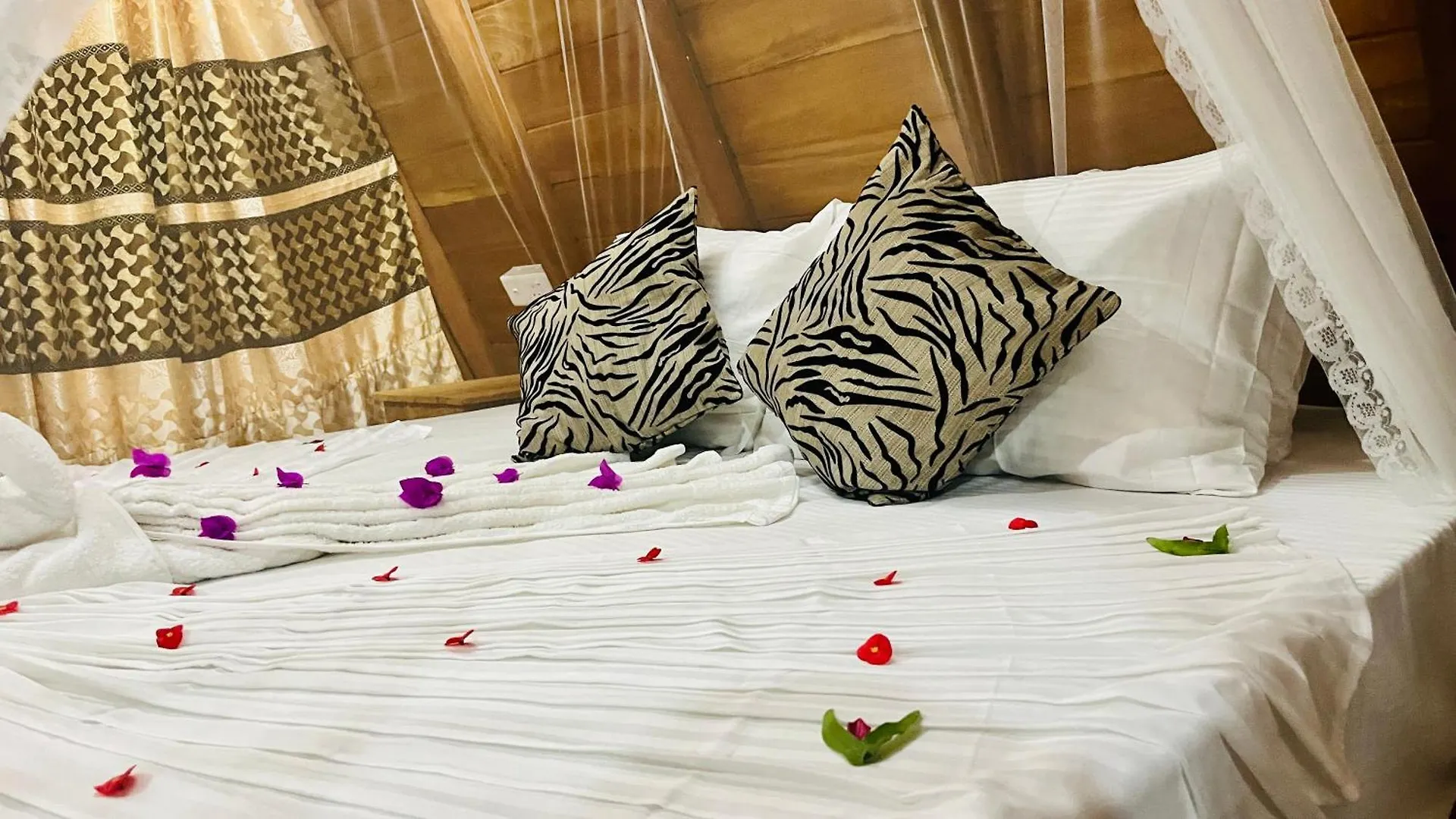 Habarana Tree House Ambasewana Resort