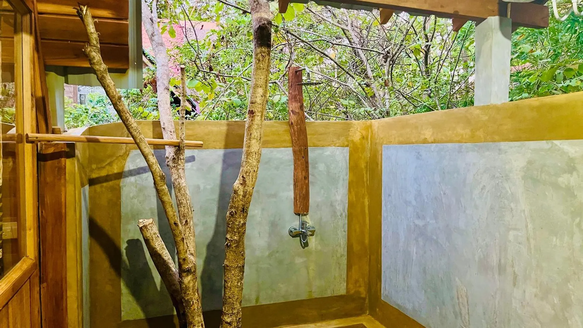 Habarana Tree House Ambasewana Resort 3*,